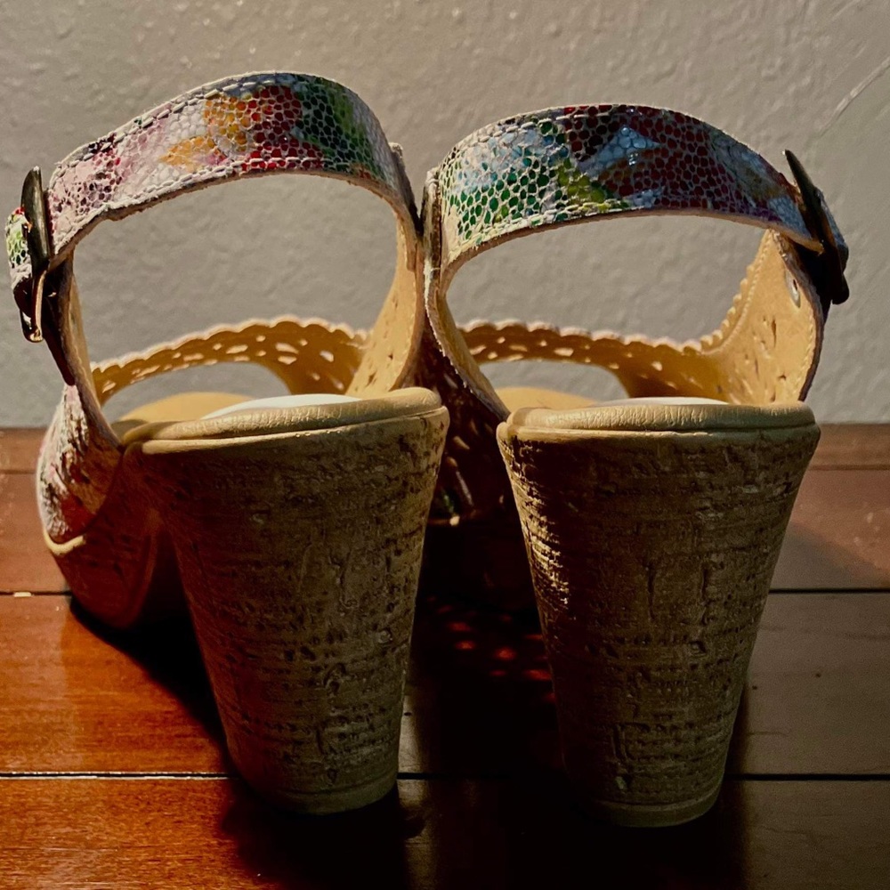 Spring Step Lovelyness Platforms - Picture 4 of 7
